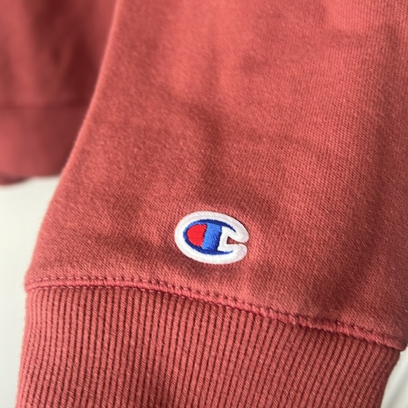 BRAND NEW CHAMPION CREWNECK - Picture 3 of 3